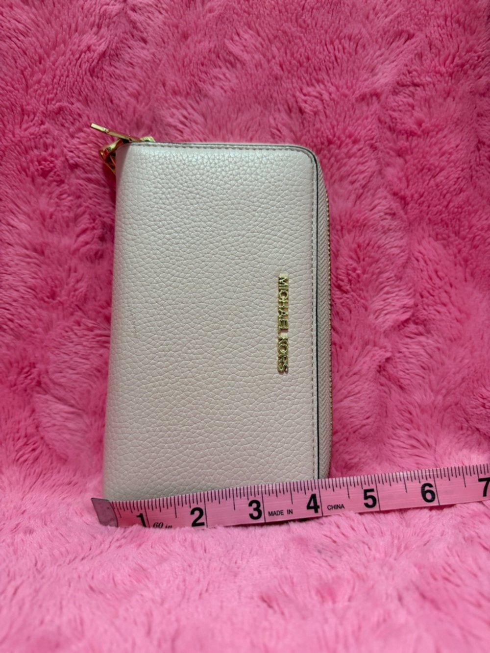 MICHAEL KORS Powder Pink Leather Zip-Around Wristlet Wallet - Picture 2 of 9